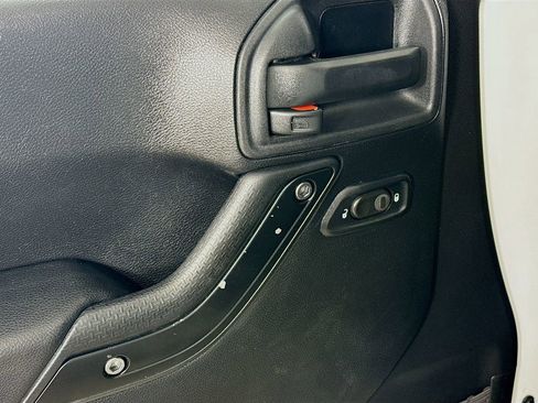 Used 2014 Jeep Wrangler Unlimited Sahara image 18