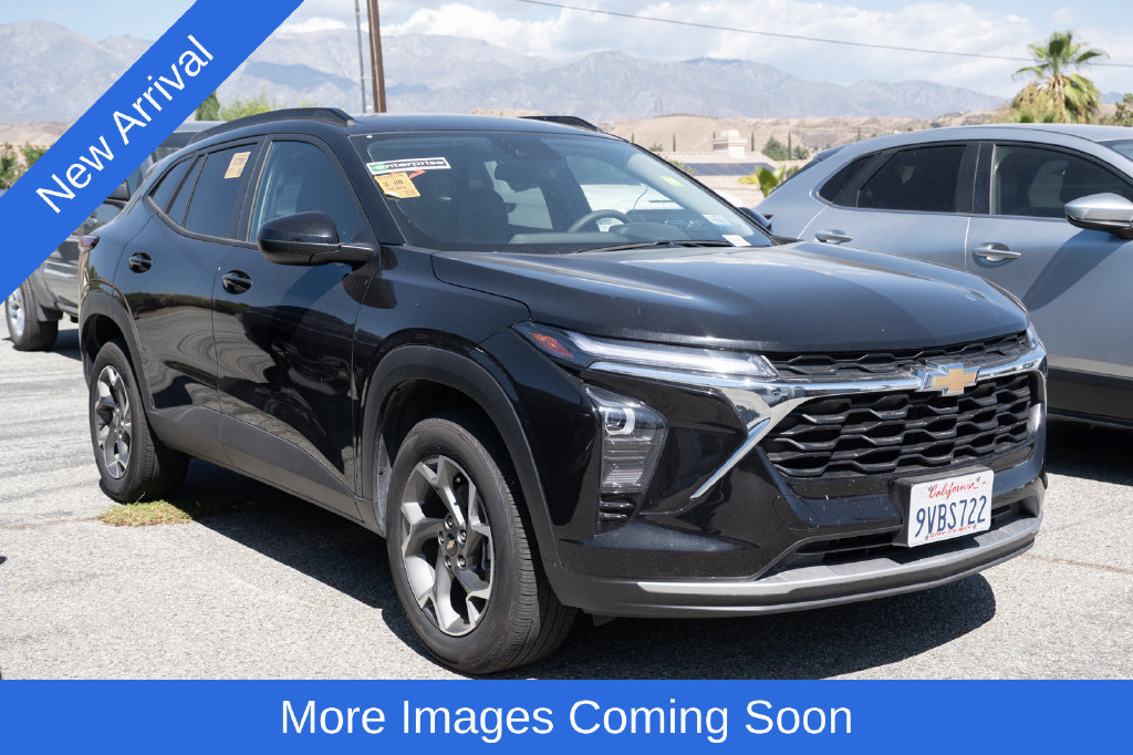 Used 2026 Chevrolet Trax LT FWD image 1