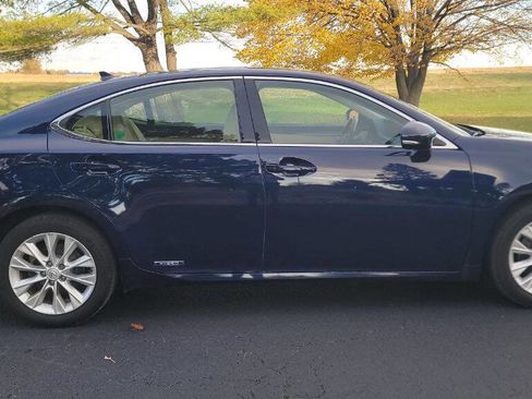 Used 2013 Lexus ES 300h image 2