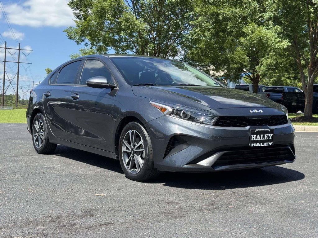Used 2024 Kia Forte LXS w/ LXS Technology Package FWD image 2