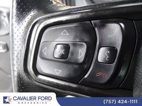 Used 2024 Jeep Gladiator Mojave w/ Technology Group AWD/4WD image 17