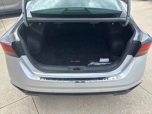 Used 2023 Nissan Altima 2.5 SR w/ SR Premium Package FWD image 5