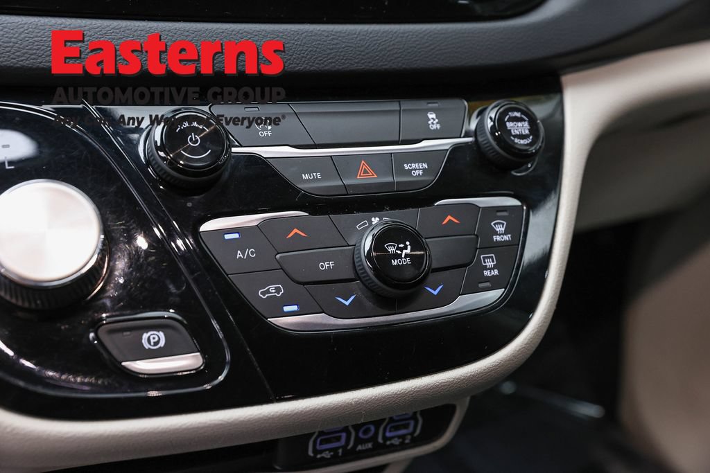 Used 2022 Chrysler Voyager LX FWD image 22