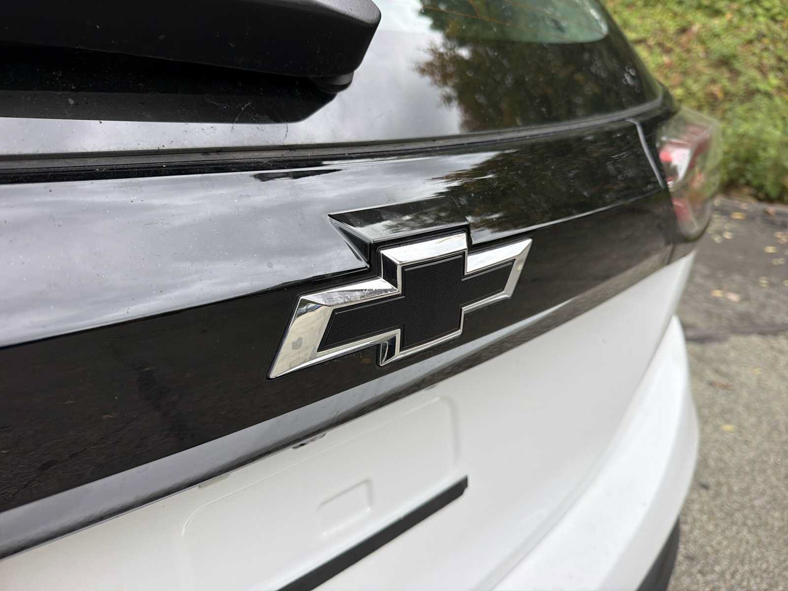 Used 2023 Chevrolet Bolt LT w/ Infotainment Package FWD image 32