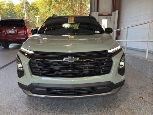 New 2026 Chevrolet Equinox LT w/ Convenience Package II image 2