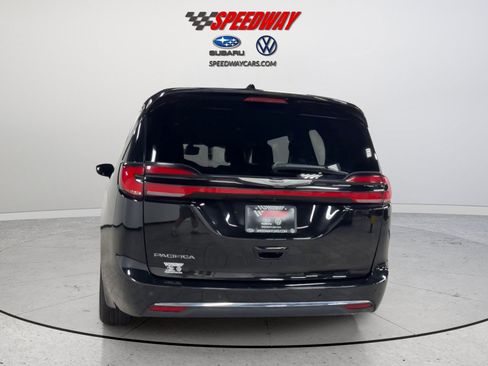 Used 2025 Chrysler Pacifica Select FWD image 7