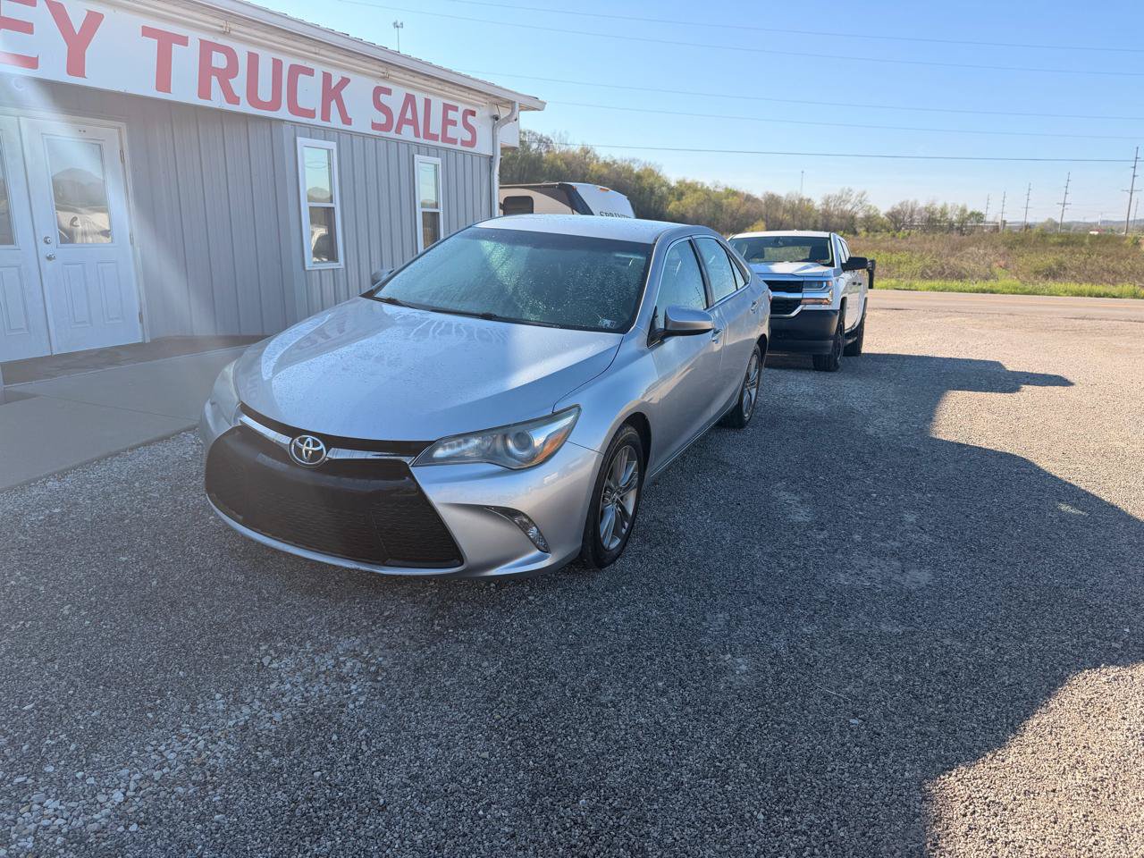 Used 2015 Toyota Camry SE FWD image 3