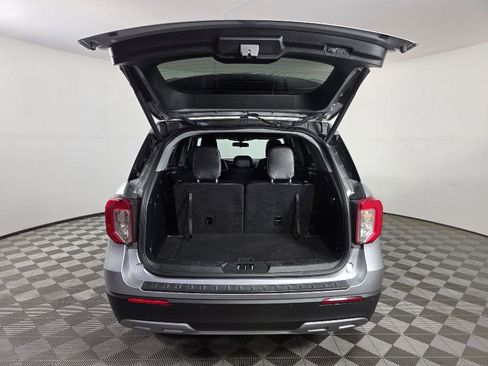 Used 2023 Ford Explorer XLT w/ Equipment Group 202A image 5