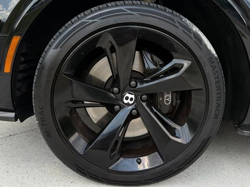 Used 2018 Bentley Bentayga AWD/4WD image 56