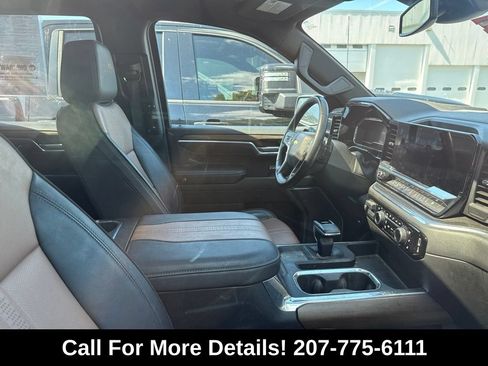 Used 2024 Chevrolet Silverado 1500 High Country w/ Z71 Off-Road Package AWD/4WD image 3