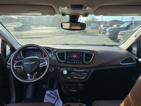 Used 2017 Chrysler Pacifica Limited w/ UConnect Theater Package image 32