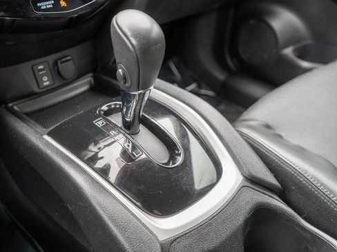 Used 2016 Nissan Rogue SL w/ SL Premium Package image 34