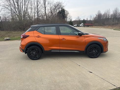 Used 2023 Nissan Kicks SR w/ SR Premium Package FWD image 10