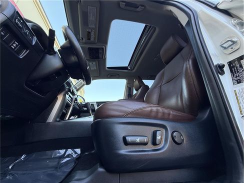 Used 2018 Toyota 4Runner Limited AWD/4WD image 15