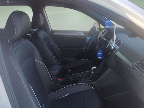 Used 2022 Volkswagen Tiguan SEL R-Line image 11