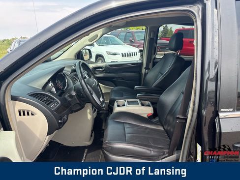 Used 2014 Chrysler Town & Country Touring FWD image 13
