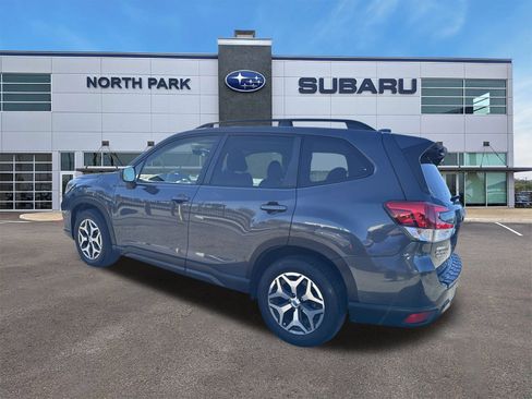 Used 2021 Subaru Forester Premium image 4