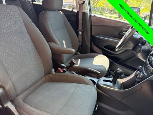 Used 2021 Chevrolet Trax LS w/ Tint and Cruise Package FWD image 39