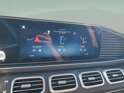 New 2026 Mercedes-Benz GLS 450 4MATIC image 32