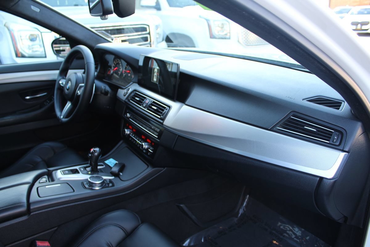 Used 2015 BMW M5 RWD image 21