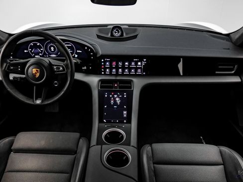 Used 2020 Porsche Taycan Turbo S image 31