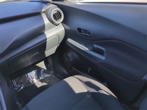 Used 2024 Nissan Kicks S image 17