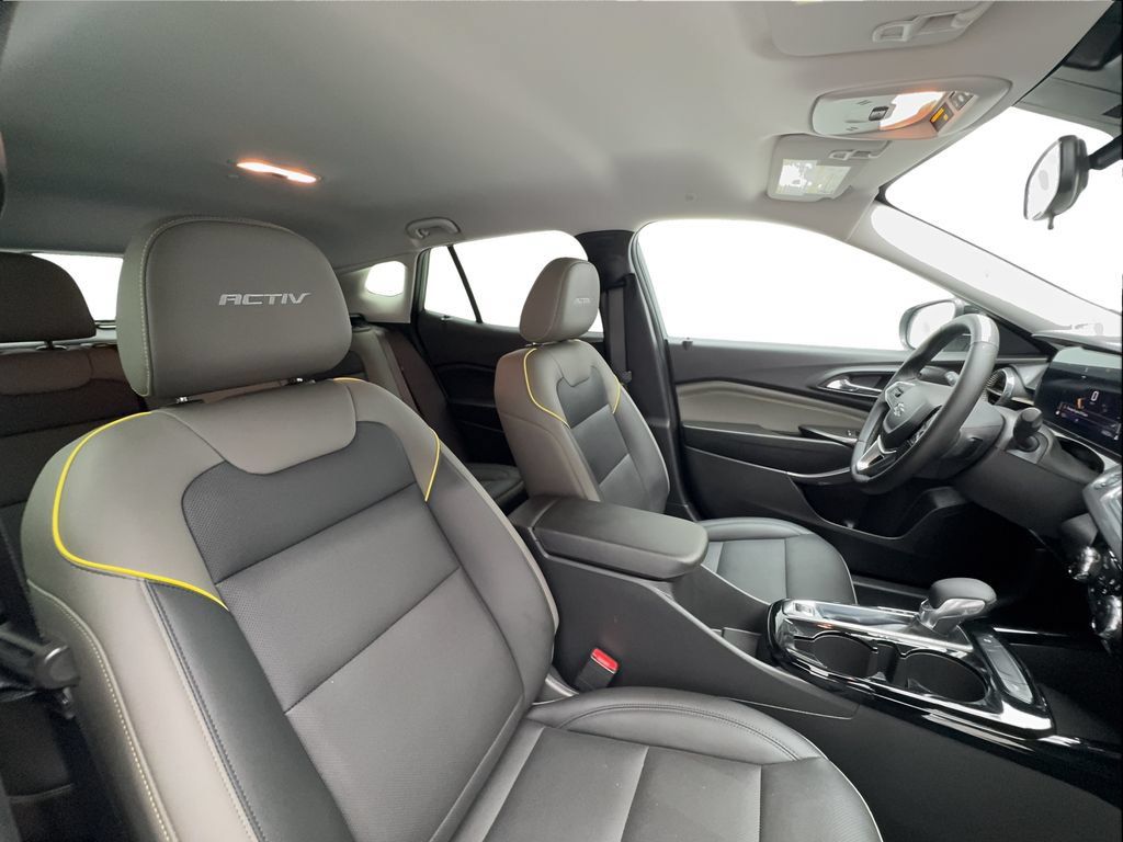 Used 2025 Chevrolet Trax ACTIV w/ Driver Confidence Package FWD image 31