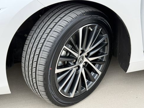 Certified 2023 Lexus ES 300h w/ Premium Package image 15