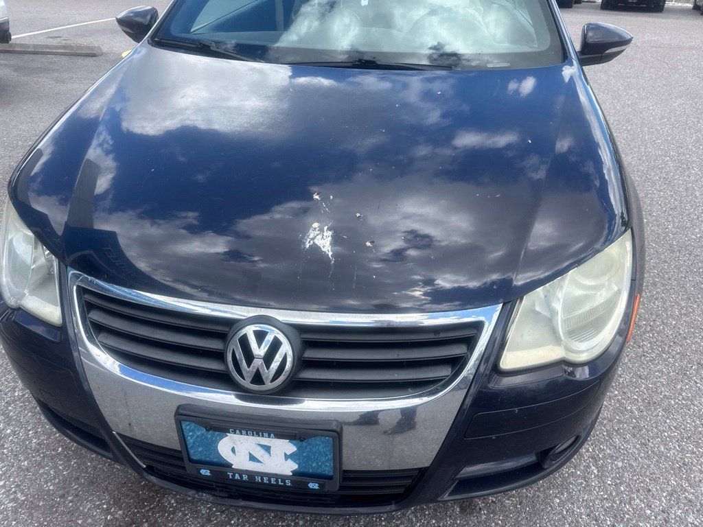 Used 2010 Volkswagen Eos Komfort FWD image 2