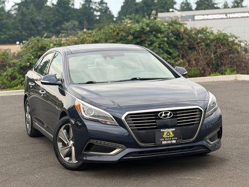 Used 2017 Hyundai Sonata Limited w/ Ultimate Package 02 FWD image 4
