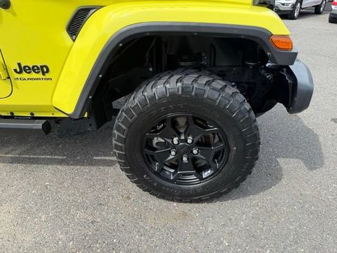 Used 2023 Jeep Gladiator Sport AWD/4WD image 8