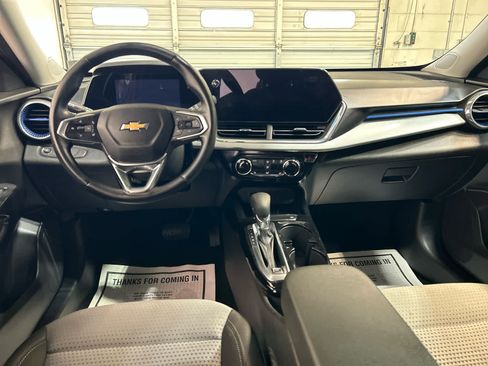 Used 2024 Chevrolet Trax LT w/ Driver Confidence Package FWD image 4