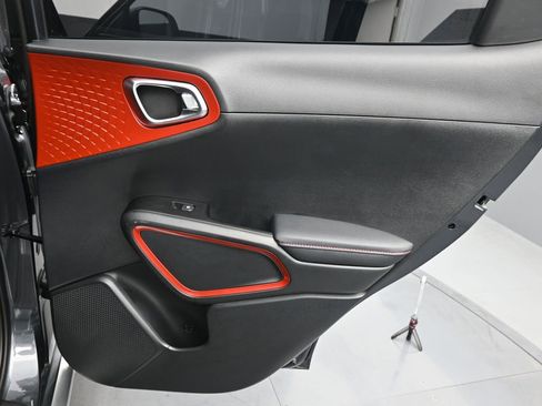 Used 2023 Kia Soul GT-Line image 11