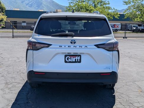 Used 2024 Toyota Sienna XLE FWD image 7