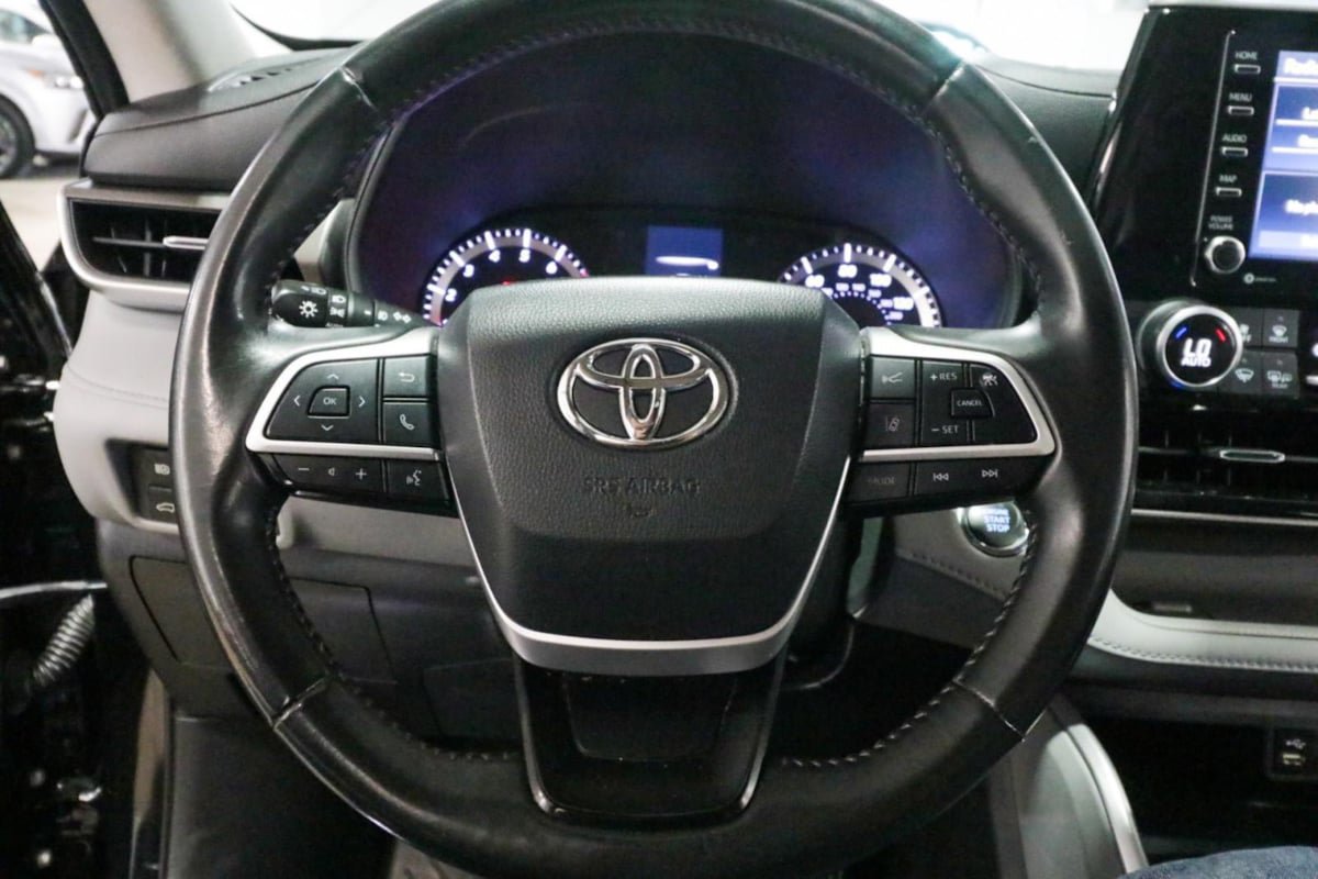 Used 2022 Toyota Highlander LE FWD image 18