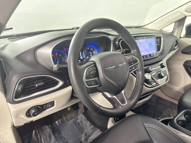 Used 2024 Chrysler Pacifica Touring-L FWD image 23
