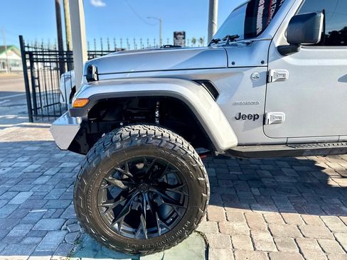 Used 2019 Jeep Wrangler Unlimited Sahara AWD/4WD image 35