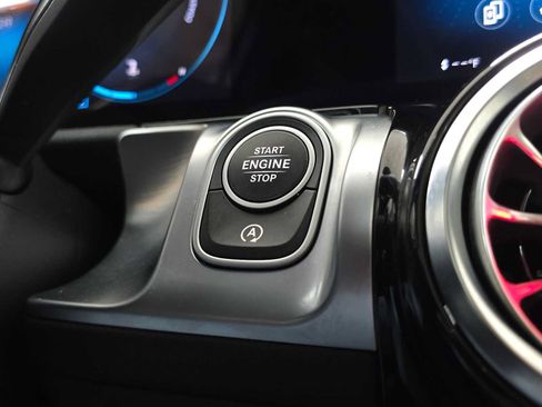 Used 2023 Mercedes-Benz GLB 250 4MATIC image 35
