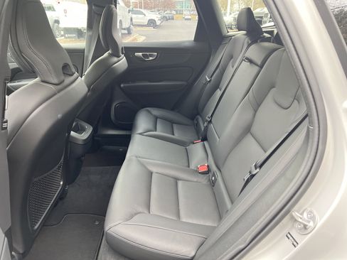 Used 2025 Volvo XC60 B5 Plus image 31