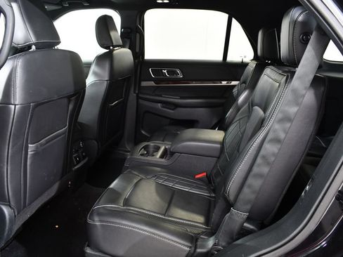 Used 2019 Ford Explorer Platinum AWD/4WD image 16