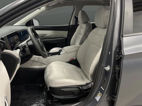 Used 2025 Hyundai Tucson SE image 4