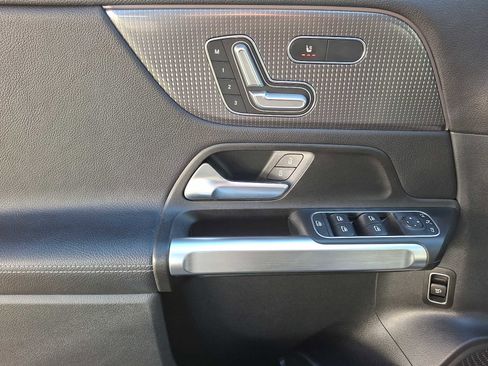 Certified 2022 Mercedes-Benz GLB 250 4MATIC image 9