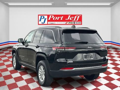 Used 2023 Jeep Grand Cherokee Laredo AWD/4WD image 5