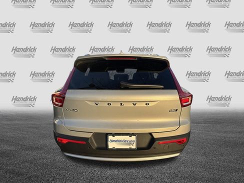 Used 2025 Volvo XC40 B5 Plus image 9