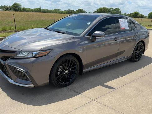 Used 2023 Toyota Camry XSE image 5