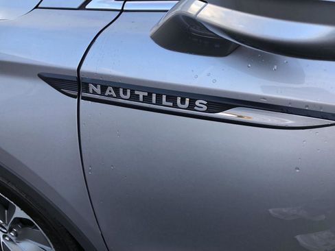 Used 2023 Lincoln Nautilus Reserve AWD/4WD image 5