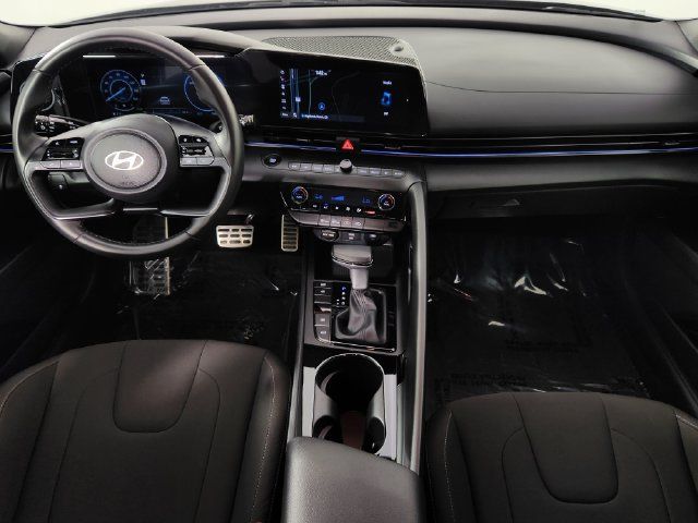 Certified 2025 Hyundai Elantra SEL FWD image 18