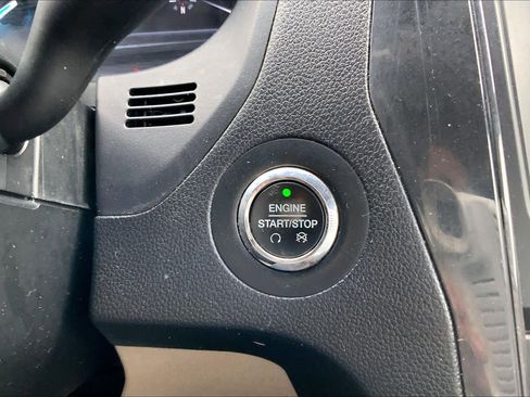 Certified 2018 Ford Explorer XLT w/ Equipment Group 202A image 33