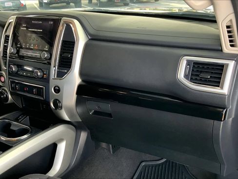 Used 2021 Nissan Titan SV w/ SV Convenience Package image 18