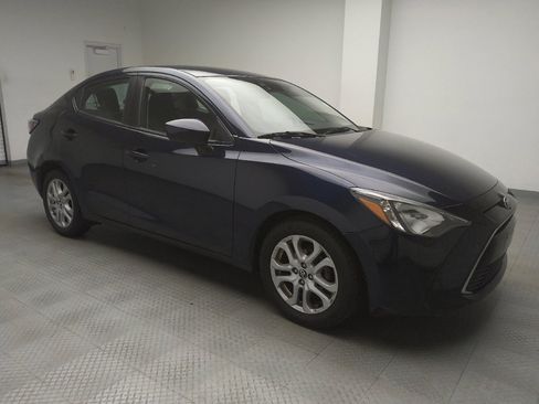 Used 2018 Toyota Yaris iA image 11